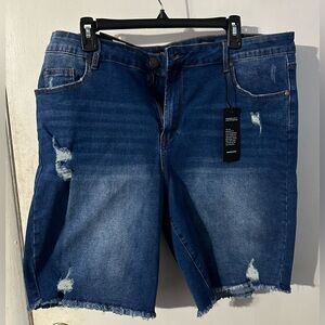 City Chic Distressed Longline Denim
Short - mid wash